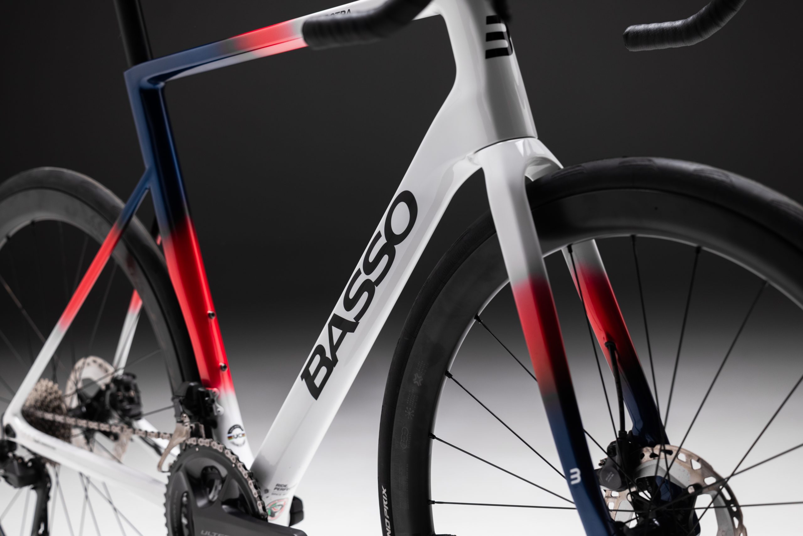 Imagen de Basso astra chroma white 1