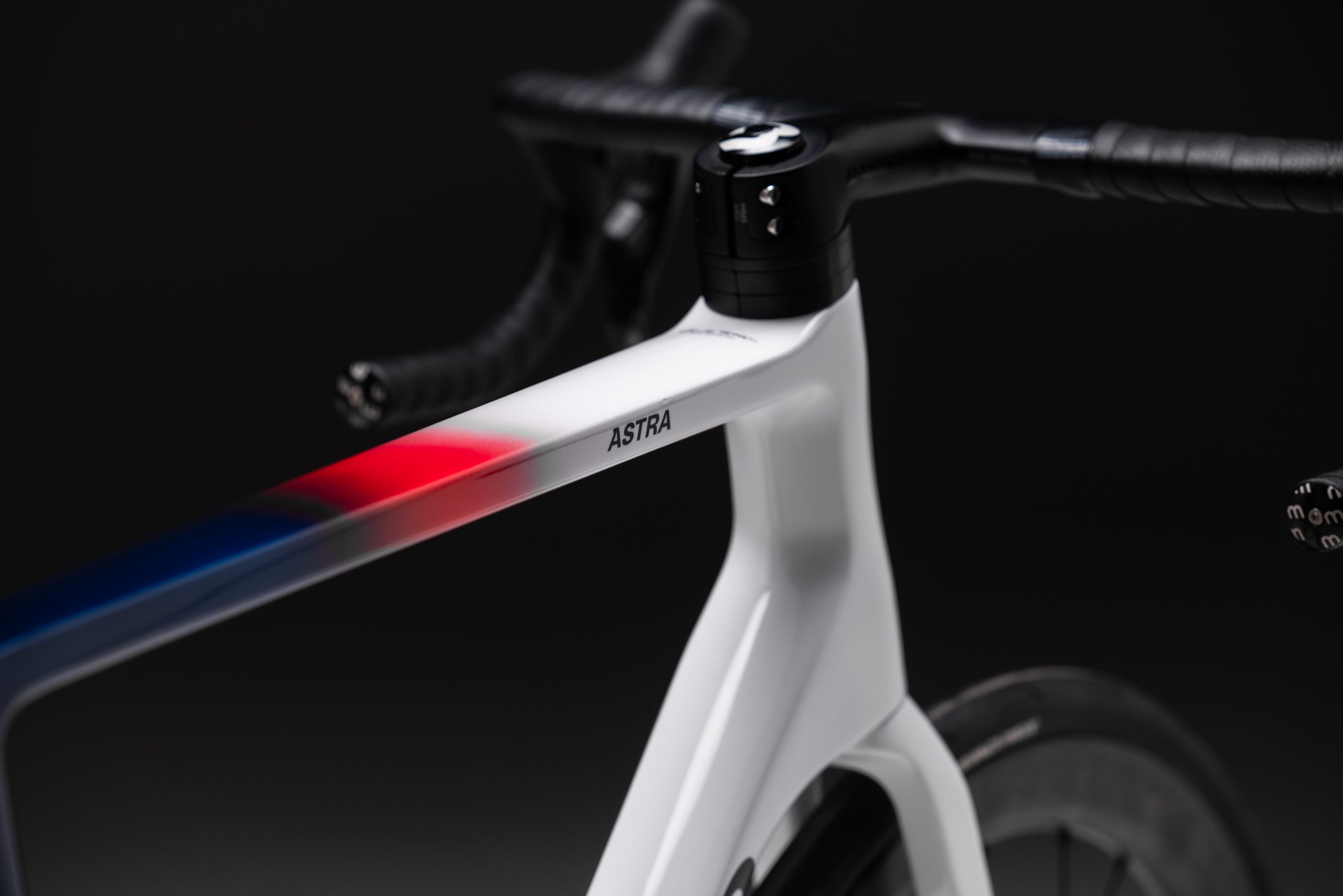 Imagen de Basso astra chroma white 3