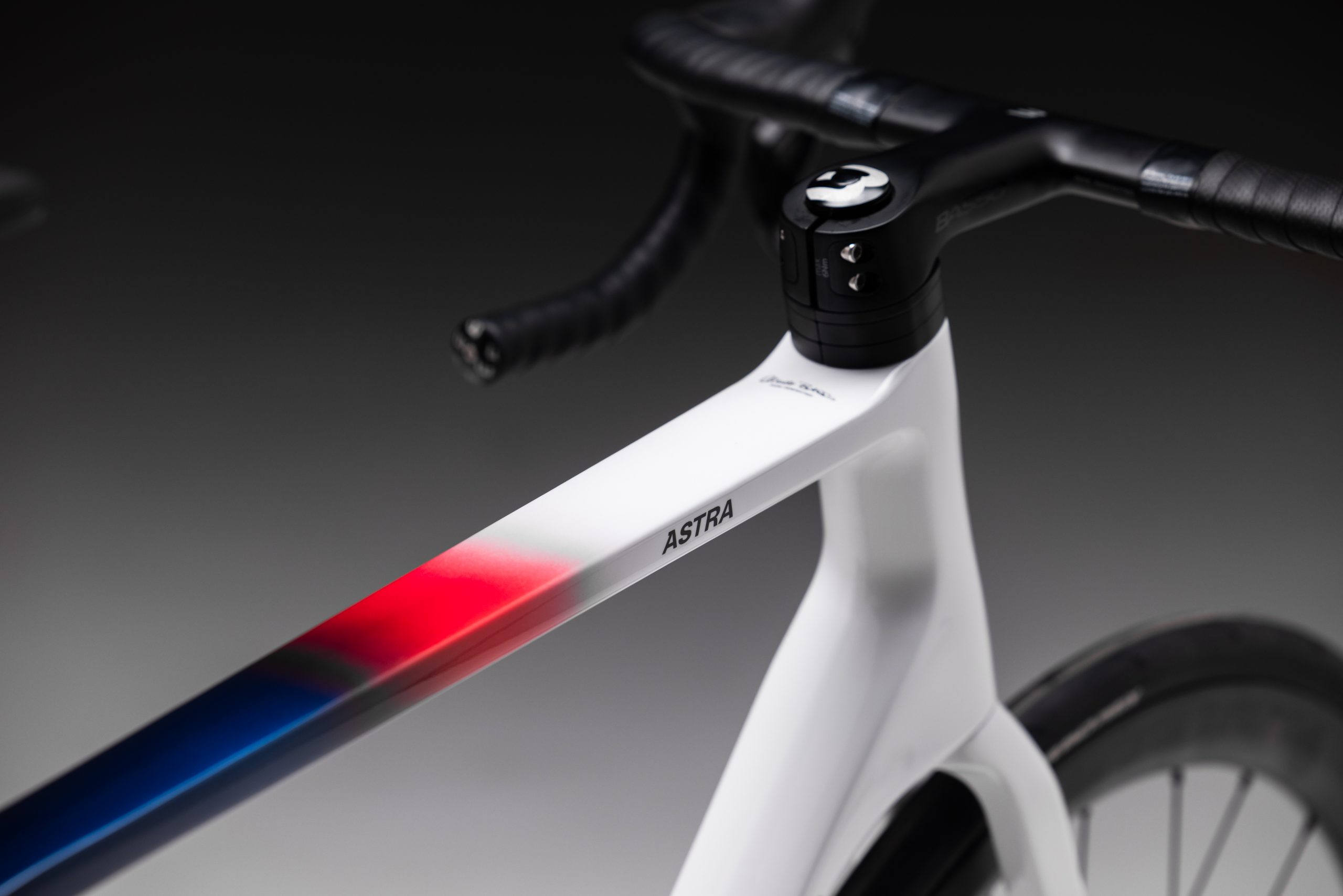 Imagen de Basso astra chroma white 4